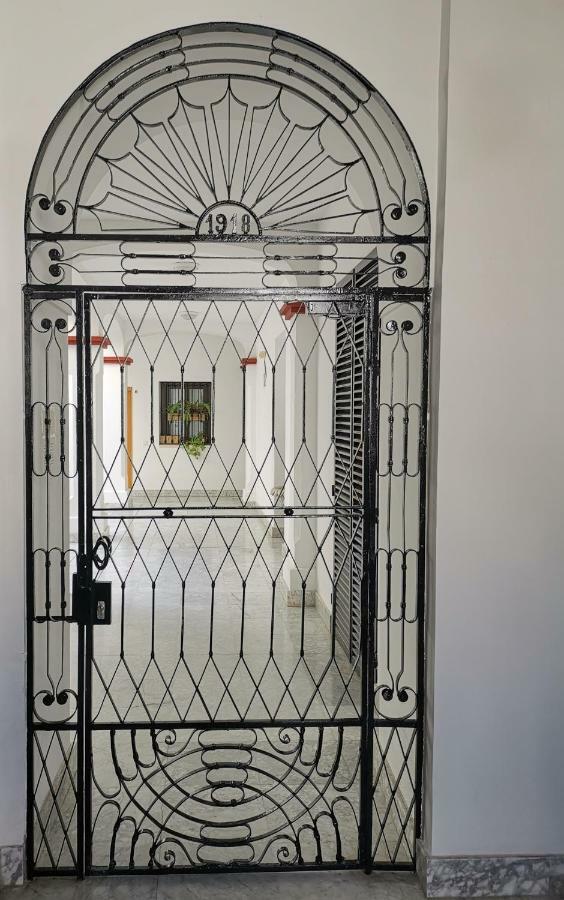 Teodosio Apartment Free Parking & Central Ac Sevilla Buitenkant foto